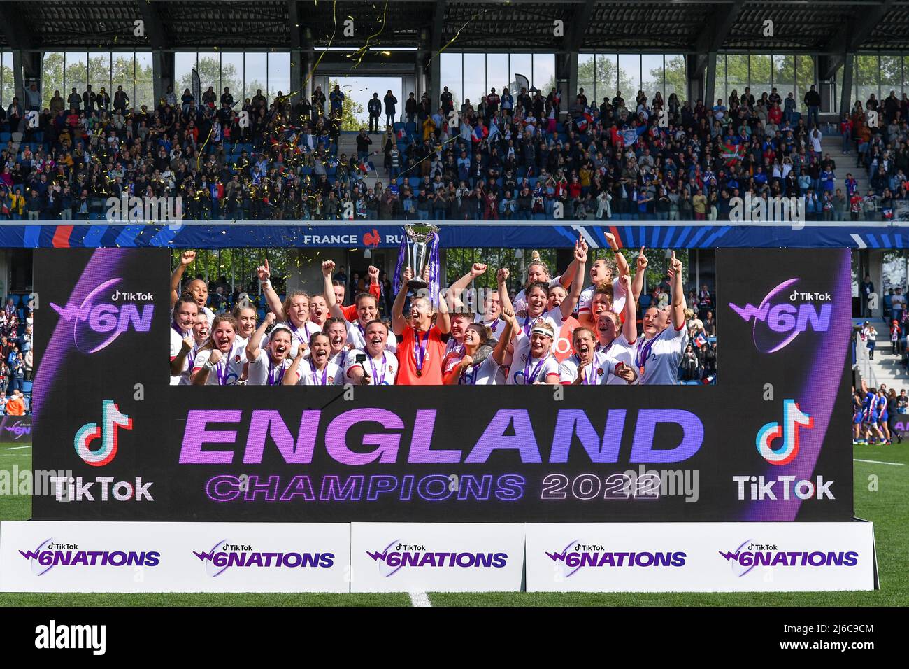 England lift the trophy after winning the TikTok Women's Six Nations at the Stade Jean Dauger in Beyonne, France. Picture date: Saturday April 30, 2022. Stock Photo