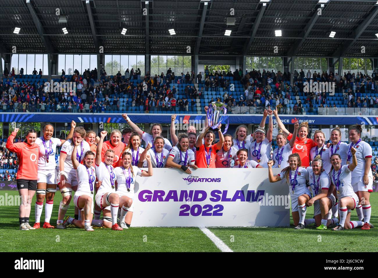 England lift the trophy after winning the TikTok Women's Six Nations at the Stade Jean Dauger in Beyonne, France. Picture date: Saturday April 30, 2022. Stock Photo
