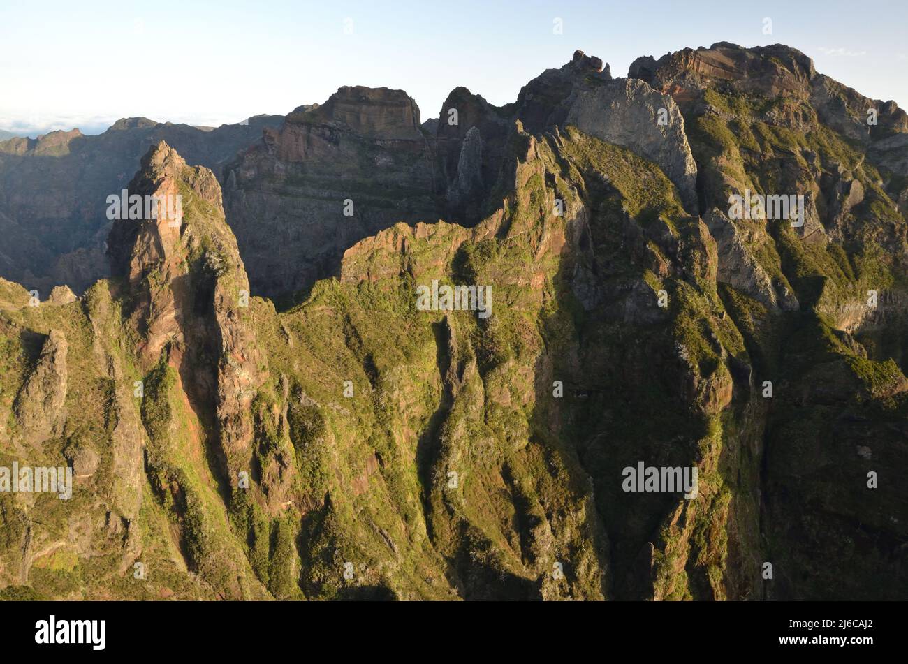 The precipitous mountain ridge between Pico do Arieiro, Pico dos Torres and Pico Ruivo, the highest mountains on the island of Madeira, Portugal. Stock Photo