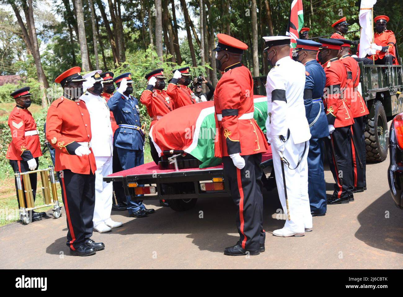 (220430) -- NAIROBI, April 30, 2022 (Xinhua) -- Soldiers salute during the state burial for Kenya's former President Emilio Mwai Kibaki in Othaya, Nyeri county, Kenya, April 30, 2022.  TO GO WITH 'Kenya's former President Kibaki laid to rest in ancestral home' (Photo by John Okoyo/Xinhua) Stock Photo