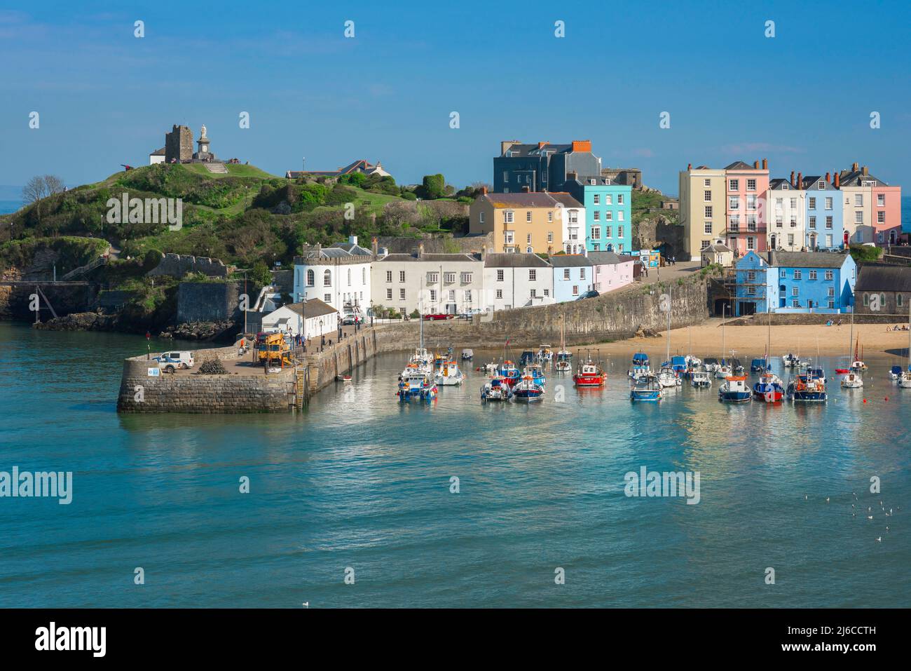 Tenby harbour, view in summer of the colourful harbour and quayside beach in Tenby, Pembrokeshire, Wales, UK Stock Photo