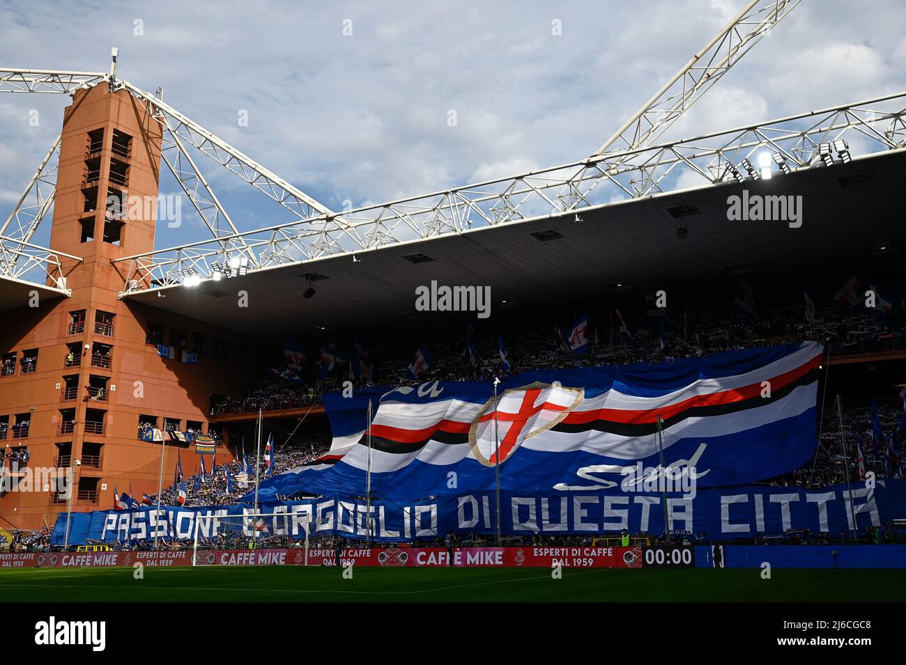 Team Genoa disappointment supporters during UC Sampdoria vs Genoa CFC,  italian soccer Serie A match in Genova, Italy, April 30 2022 Stock Photo -  Alamy
