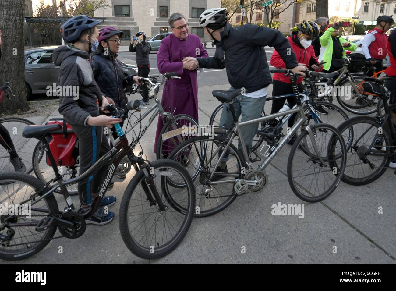 The Reverend Patrick Mallow, Sub Dean at the Cathedral, greets cyclists outside before the start of the 24th annual blessing of the bicycles at The Cathedral of St. John The Divine in New York, NY, April 30, 2022. The annual blessing is ahead of New York City’s 5 Borough bike tour that takes place on Sunday May 1. (Photo by Anthony Behar/Sipa USA) Stock Photo