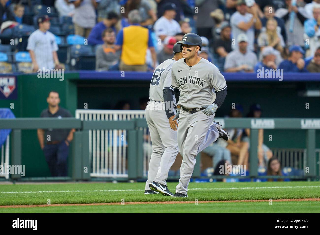 Anthony Rizzo homers in Yankees debut