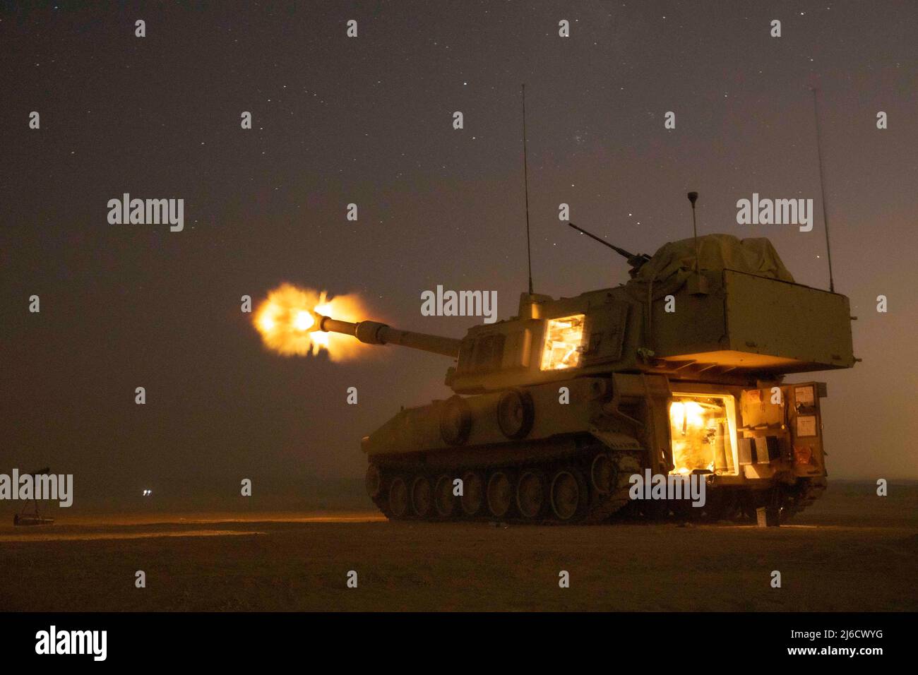 Training Area 1, Jordan. 27 August, 2019. U.S. Army soldiers with Alpha Battery, 3rd Battalion, 29th Field Artillery Regiment, 4th Infantry Division, fire a M109A6 Paladin self-propelled howitzer in support of the joint training exercise Eager Lion, August 27, 2029 in Jordan.  Credit: Spc. Angel Ruszkiewicz/US Army Photo/Alamy Live News Stock Photo