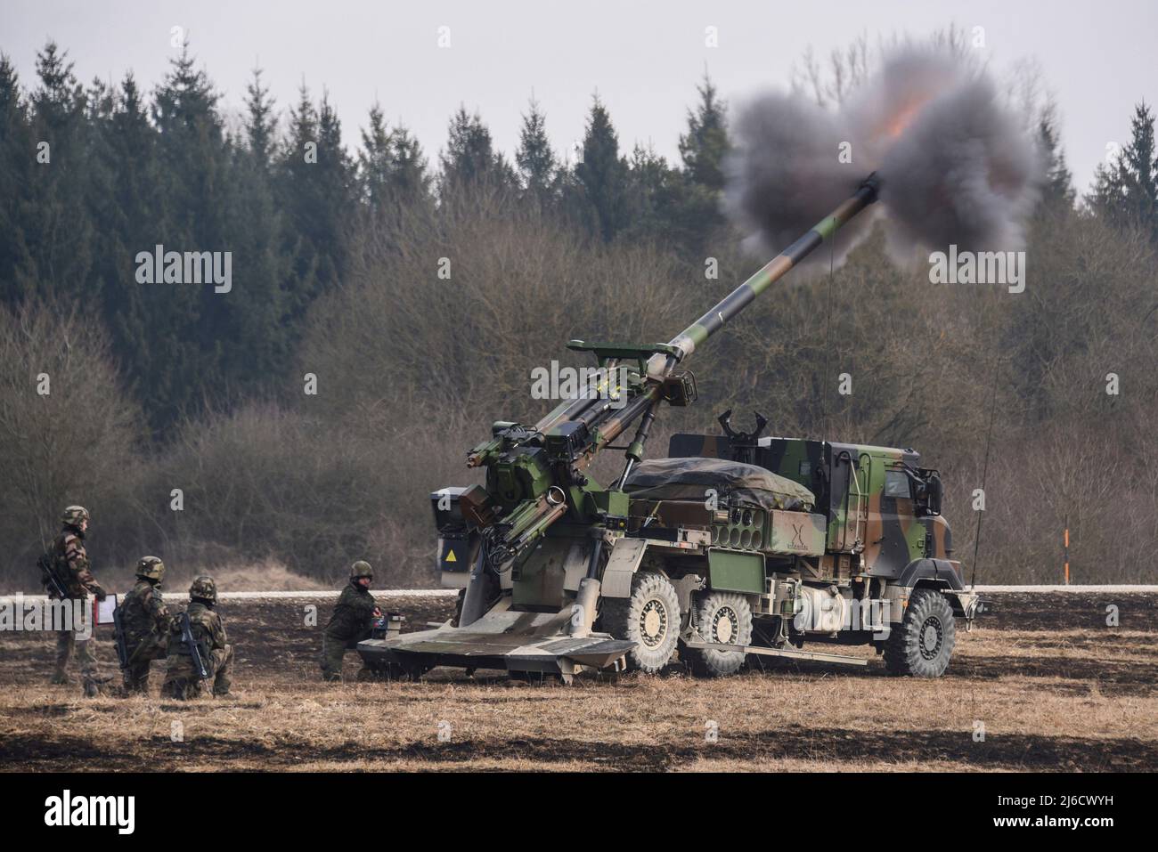 Grafenwoehr, Germany. 05 March, 2018. French Army artillerymen during a live fire mission with the Caesar self-propelled howitzer during exercise Dynamic Front at the Grafenwoehr training area, March 5, 2018 in Grafenwoehr, Germany.  Credit: Markus Rauchenberger/US Army Photo/Alamy Live News Stock Photo
