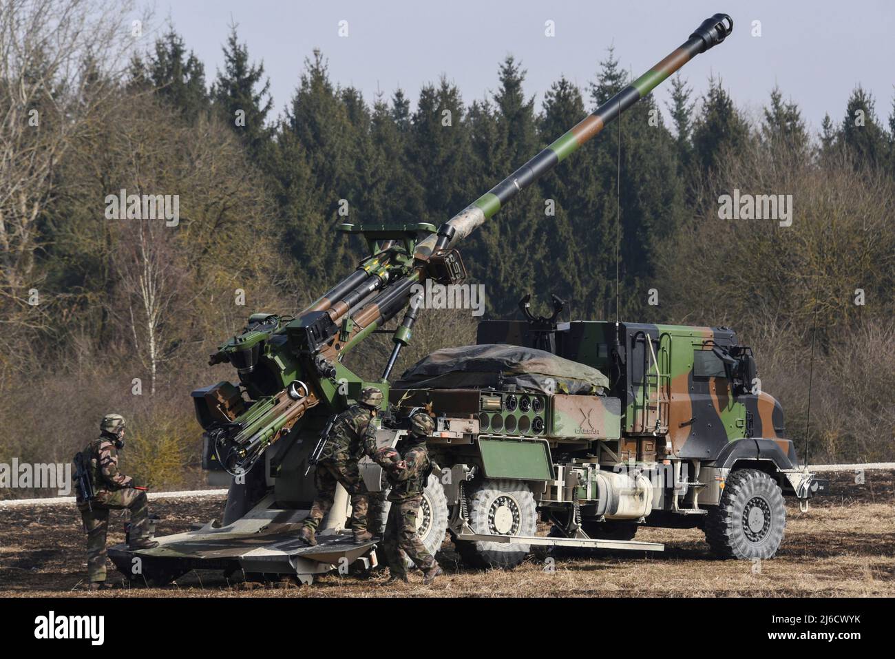 Grafenwoehr, Germany. 05 March, 2018. French Army artillerymen during a live fire mission with the Caesar self-propelled howitzer during exercise Dynamic Front at the Grafenwoehr training area, March 5, 2018 in Grafenwoehr, Germany.  Credit: Markus Rauchenberger/US Army Photo/Alamy Live News Stock Photo