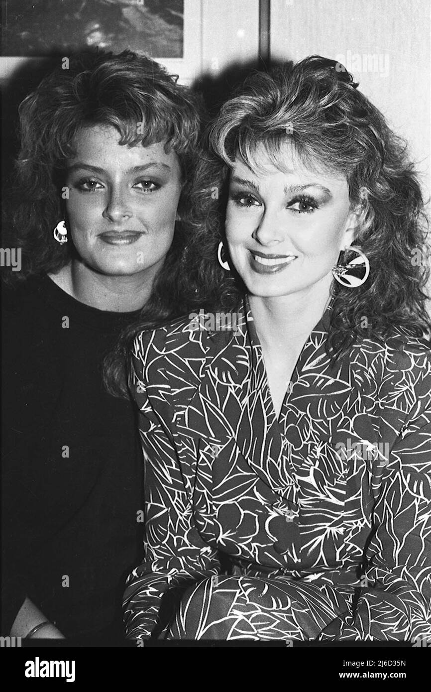 April 30, 2022: Naomi Judd has died.  Portrait of Naomi and Wynonna Judd, the country music duet 'The Judds' Stock Photo