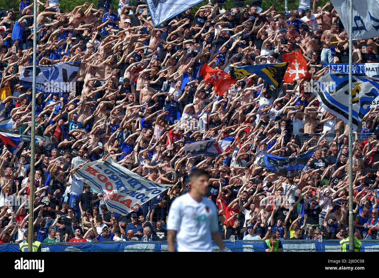 Daniele Liotti (Cosenza) after the goal of 1-1 during AC Pisa vs Cosenza  Calcio, Italian soccer Serie B match in Pisa, Italy, April 30 2022 Stock  Photo - Alamy