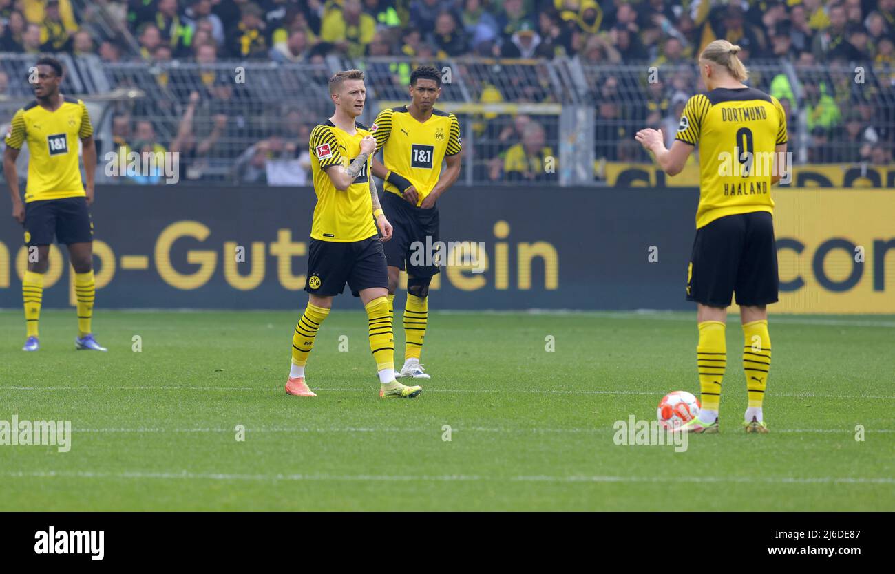 Firo April 30th 22 Fuvuball Football 1st Bundesliga 1st League Season 21 22 Bvb Borussia Dortmund Vfl Bochum Marco Reus And Erling Haaland Enttvnuscht After Going Again To 0 2 Stock Photo Alamy
