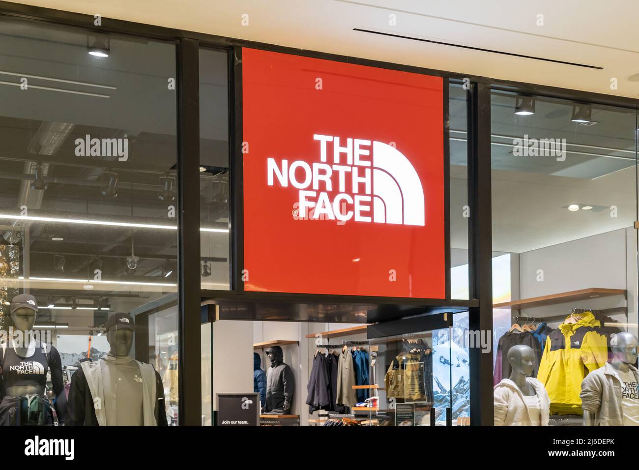 Houston, Texas, USA - February 25, 2022: North Face store closeup sign in a  shopping mall Stock Photo - Alamy