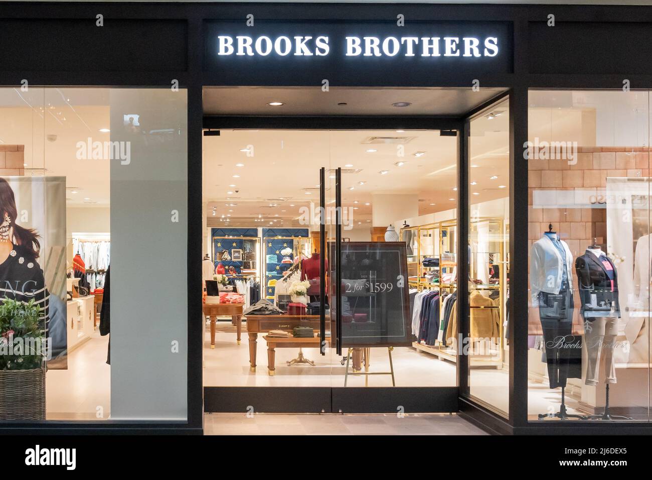 Brooks clothing store hi-res stock photography and images - Alamy