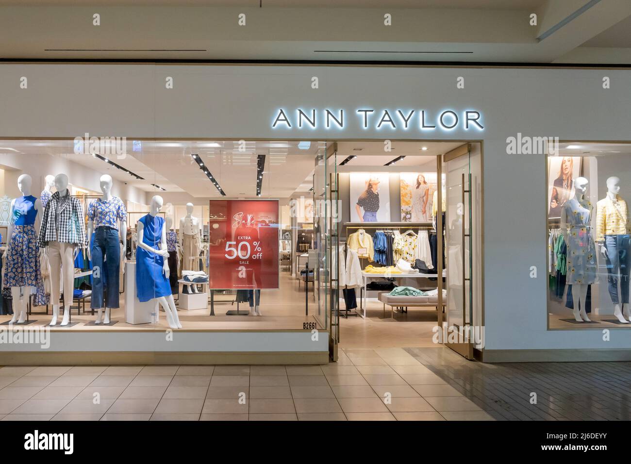 Ann taylor store interior hi-res stock photography and images - Alamy