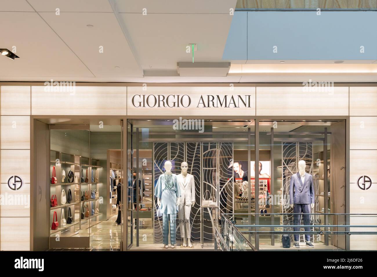 account duizelig astronaut Giorgio armani store hi-res stock photography and images - Alamy