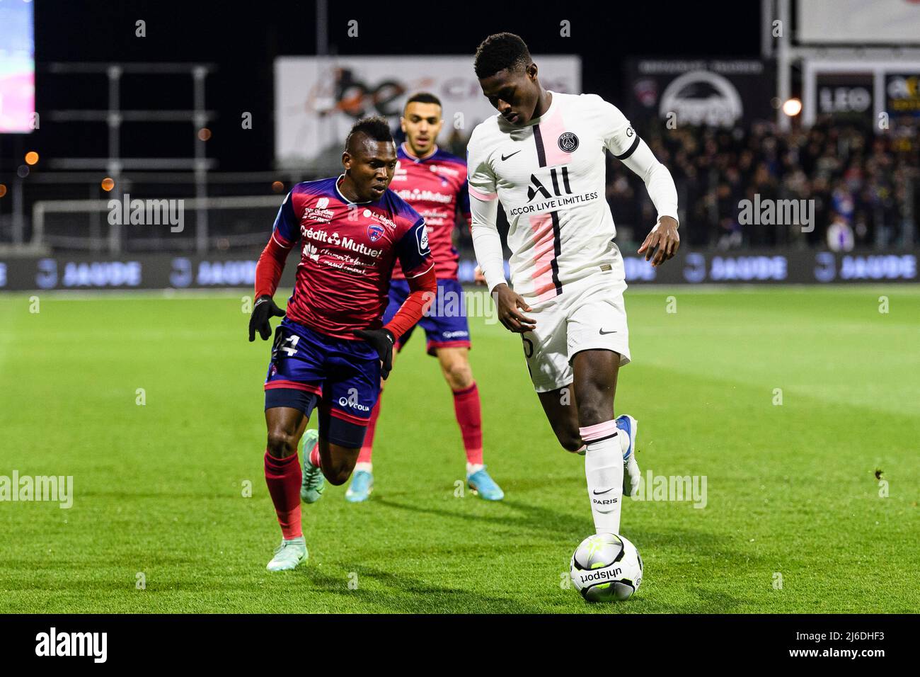 nuno mendes in psg classic old jersey. : r/psg