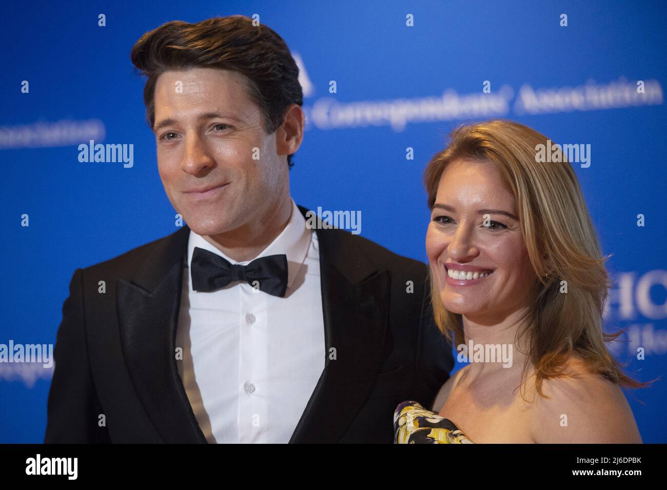 Broadcaster Tony Dokoupil and Katy Tur arrive at the 2022 White House(02)