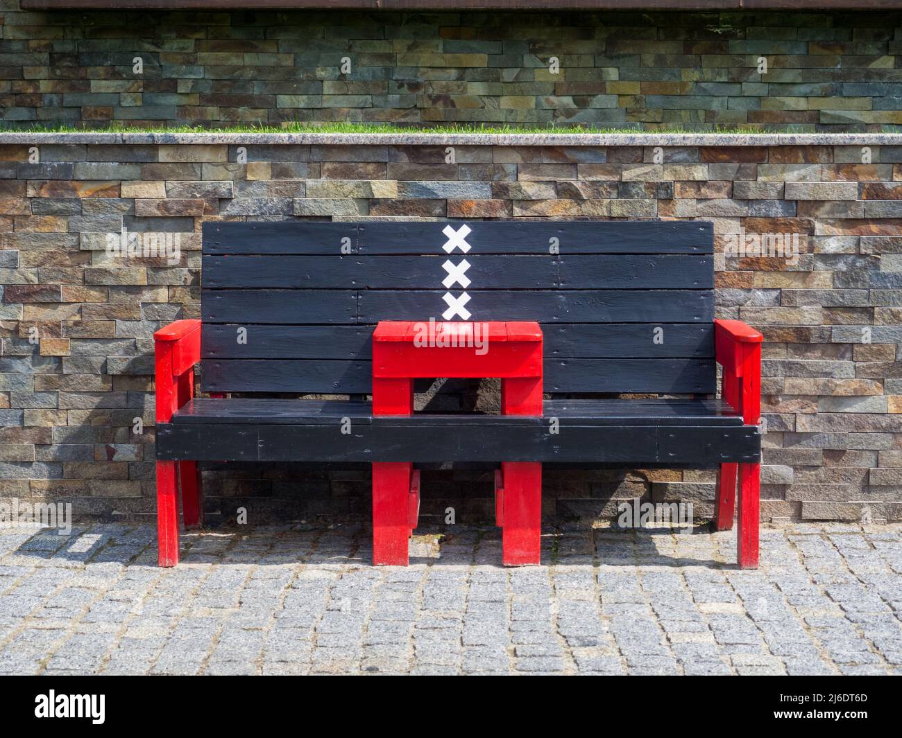 Empty wooden black and red chairs Stock Photo Alamy