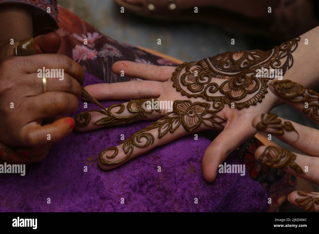 An Indian Artists Applies Henna On The Hands Of Kashmiri Muslim Girls An indian artists applies henna on the hands of kashmiri muslim girls
