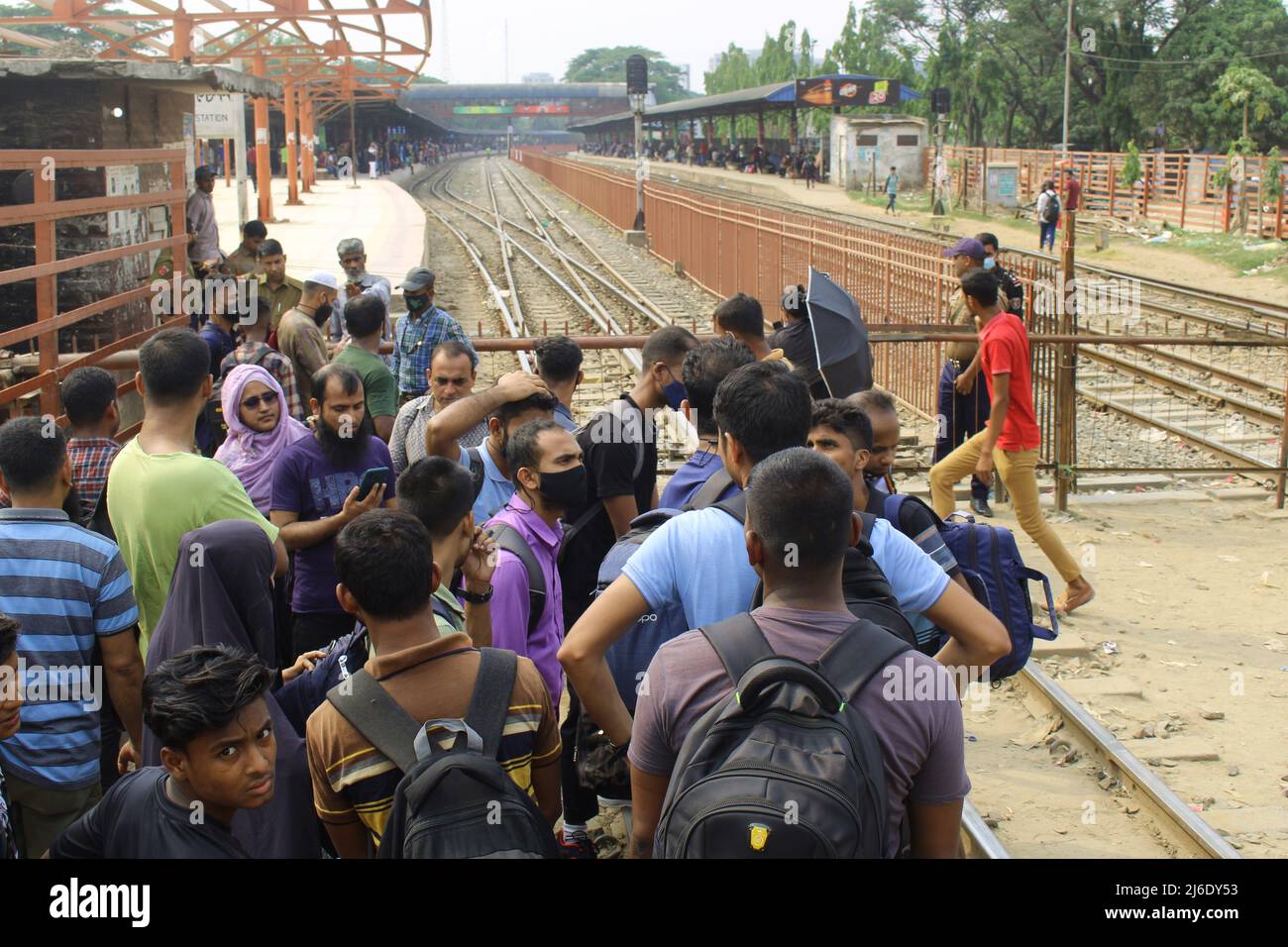 April 30, 2022, Dhaka, Dhaka, Bangladesh: People are moving inside  Kamalapur Railway Station and Dhaka Airport Railway Station to board on  train to reach their destinations ahead of Eid-ul-Fitr. Some 53,000  passengers