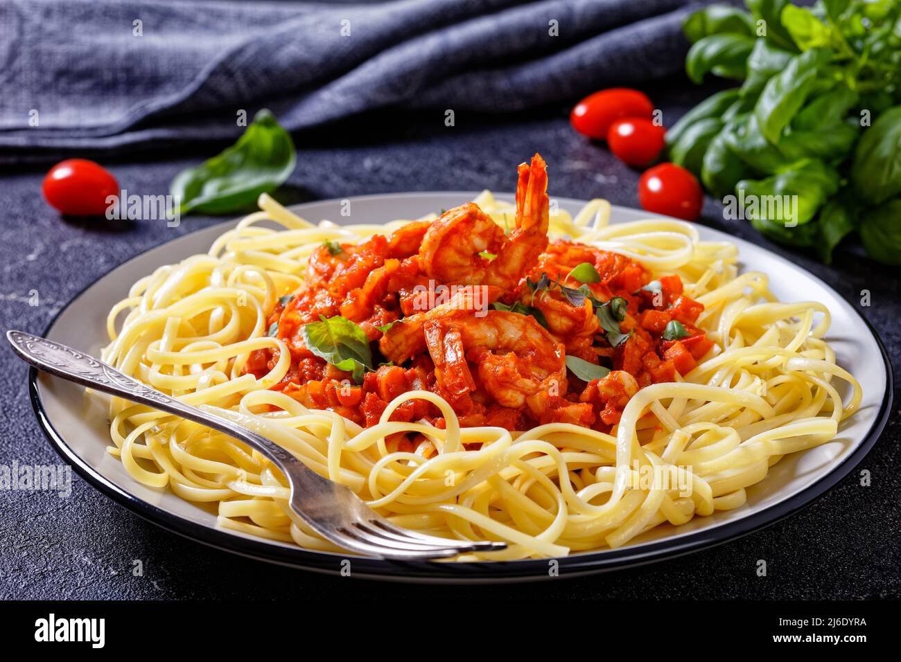 Spicy Garlic Shrimp Pasta With Tomato Sauce, prawns in tomato sauce