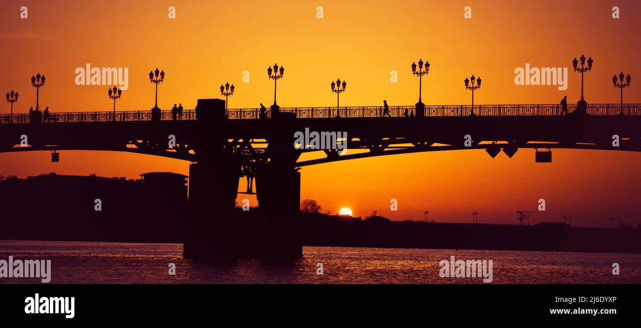 Famous view of Saint-Pierre bridge at sunset, Toulouse. Stock Photo