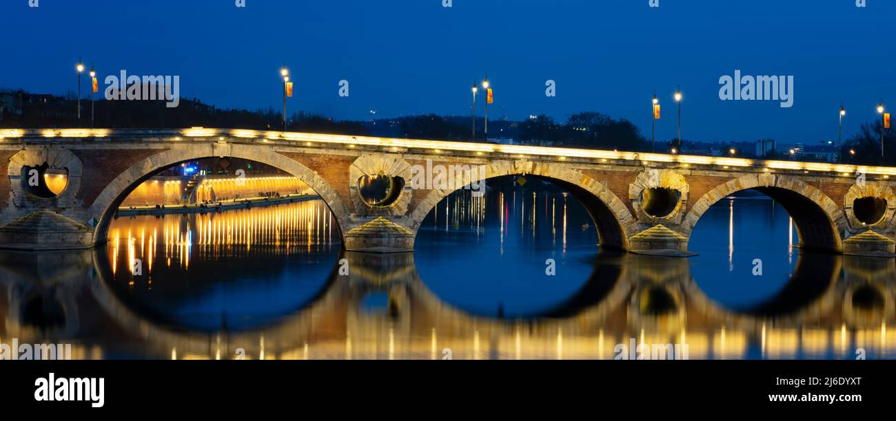 Night view of Pont Neuf, Toulouse, France Stock Photo