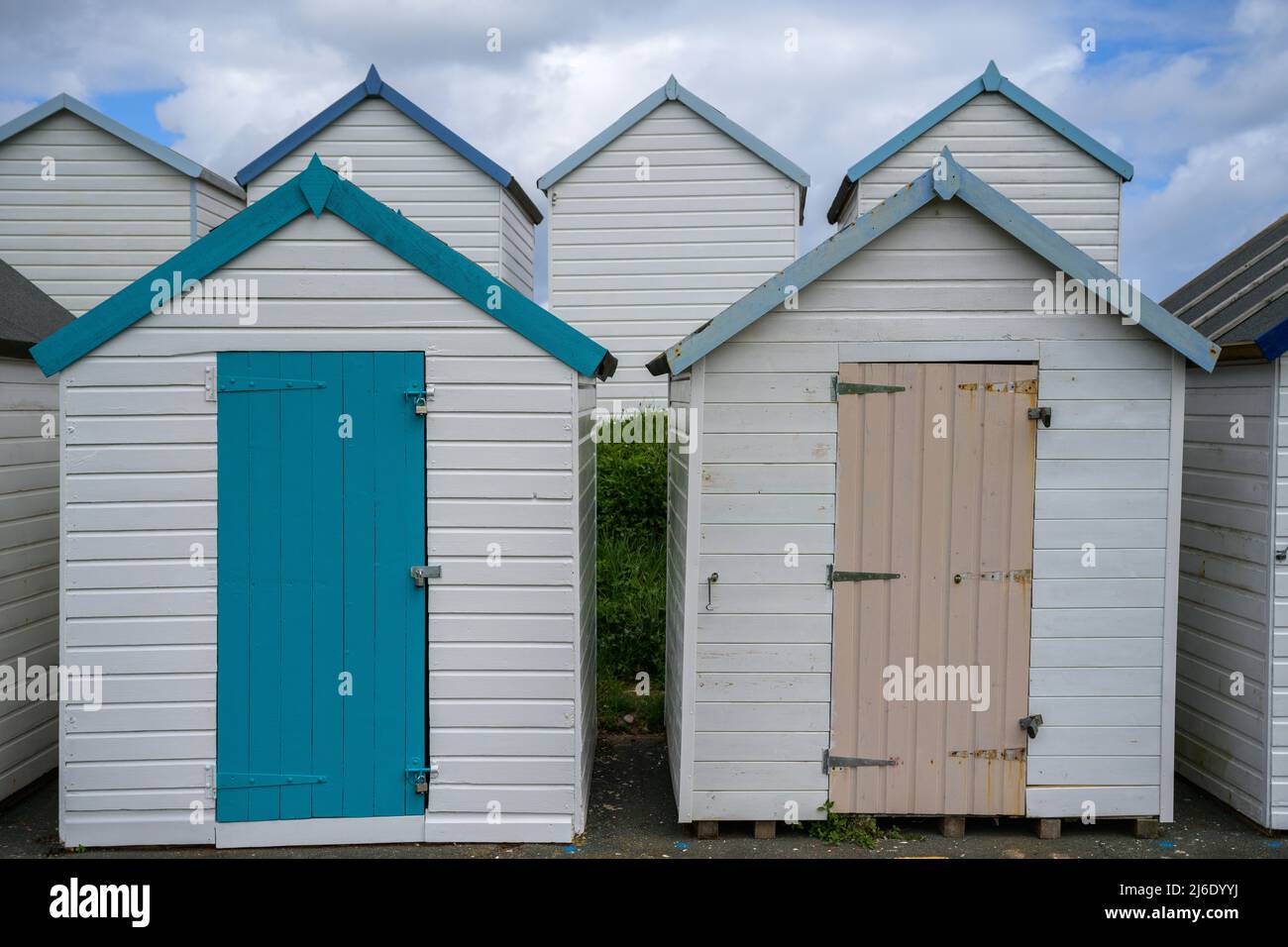 Colorful seaside beach huts hi-res stock photography and images - Alamy