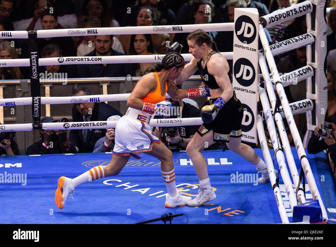 New York, NY - April 30: 2022: Katie Taylor Fights Amanda Serrano For ...