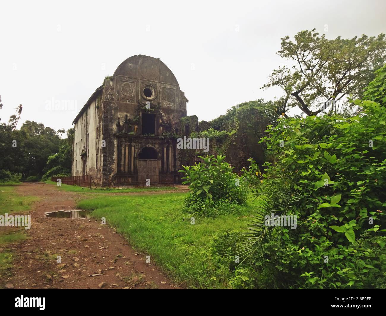 medieval ruin church iin vasai, maharashtra, india Stock Photo