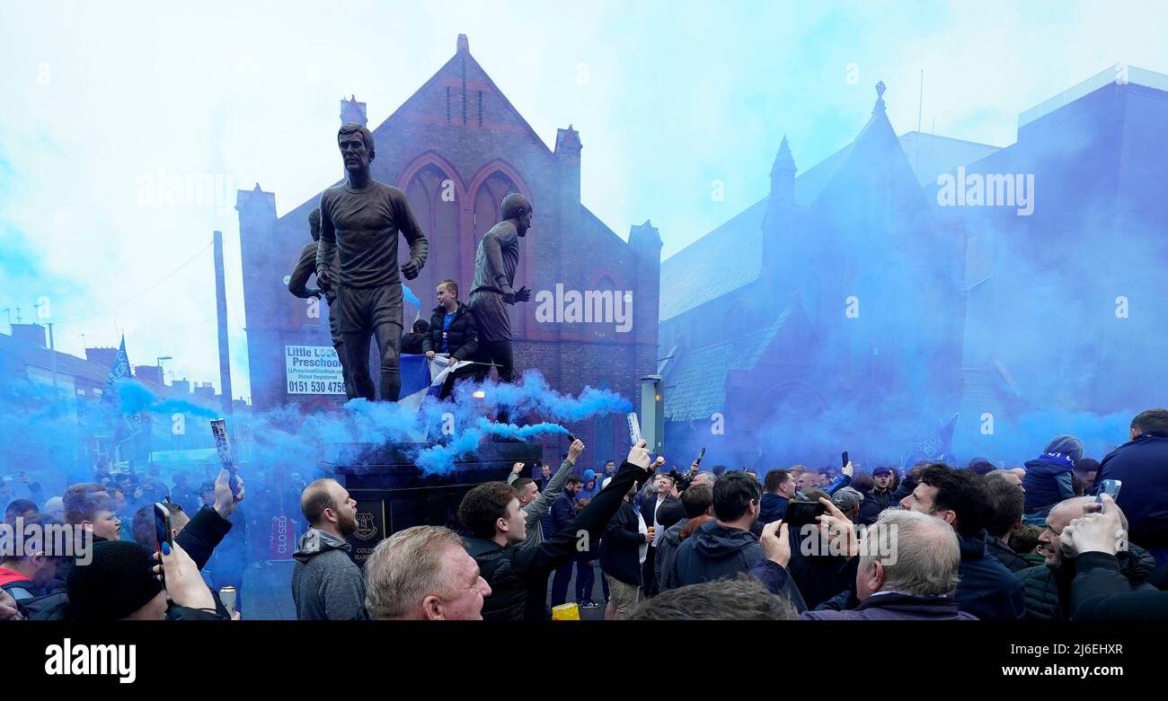 Liverpool, England, 1st May 2022.  Everton fans welcome the team bus before the Premier League match at Goodison Park, Liverpool. Picture credit should read: Andrew Yates / Sportimage Credit: Sportimage/Alamy Live News Stock Photo