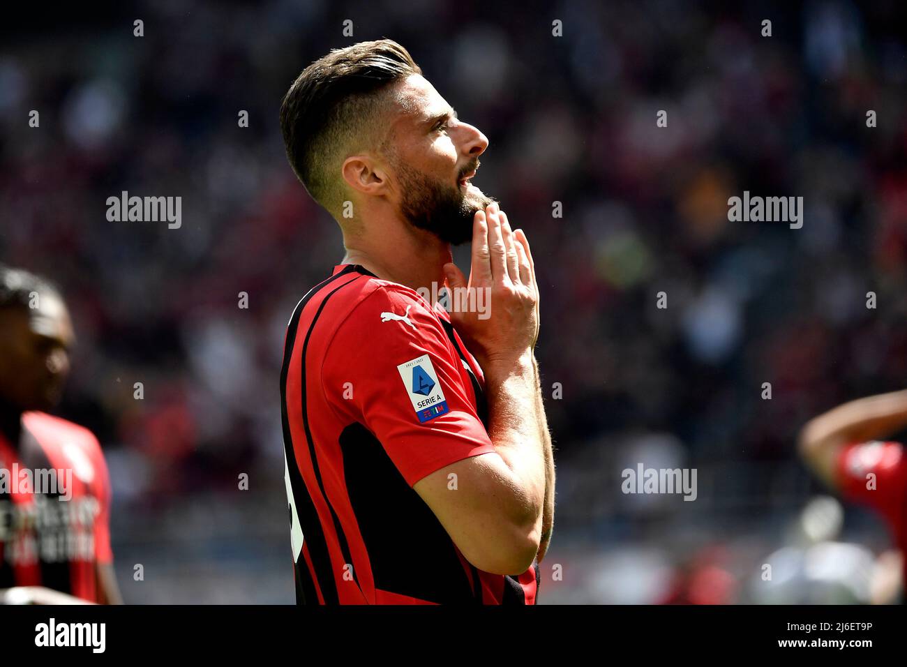 Milan, Italy. 01st May, 2022. Vincenzo Italiano , head coach of Afc  Fiorentina looks on during the Serie A match between Ac Milan and Acf  Fiorentina at Stadio Giuseppe Meazza on May,1