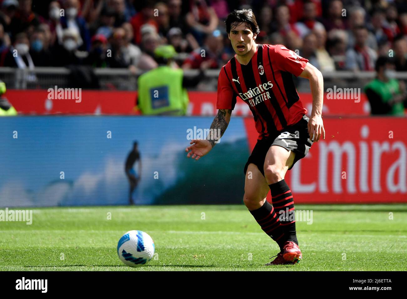 Sandro Tonali Of Ac Milan In Action During The Serie A 21 22 Football Match Between Ac Milan And Acf Fiorentina At San Siro Stadium In Milano Italy May 1st 22 Photo Andrea