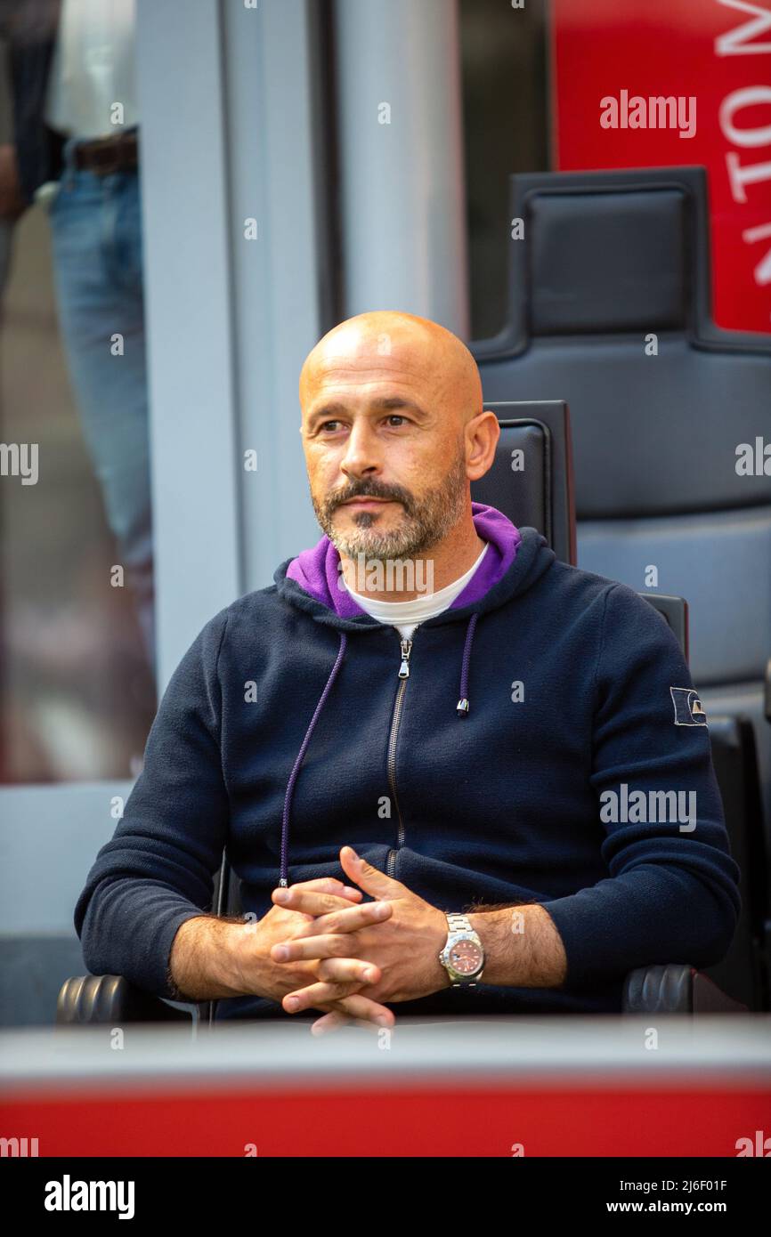 Vincenzo Italiano coach of ACF Fiorentina looks on during the Serie A 2021/ 2022 football match between ACF Fiorentina and Venezia FC at Artemio Franch  Stock Photo - Alamy