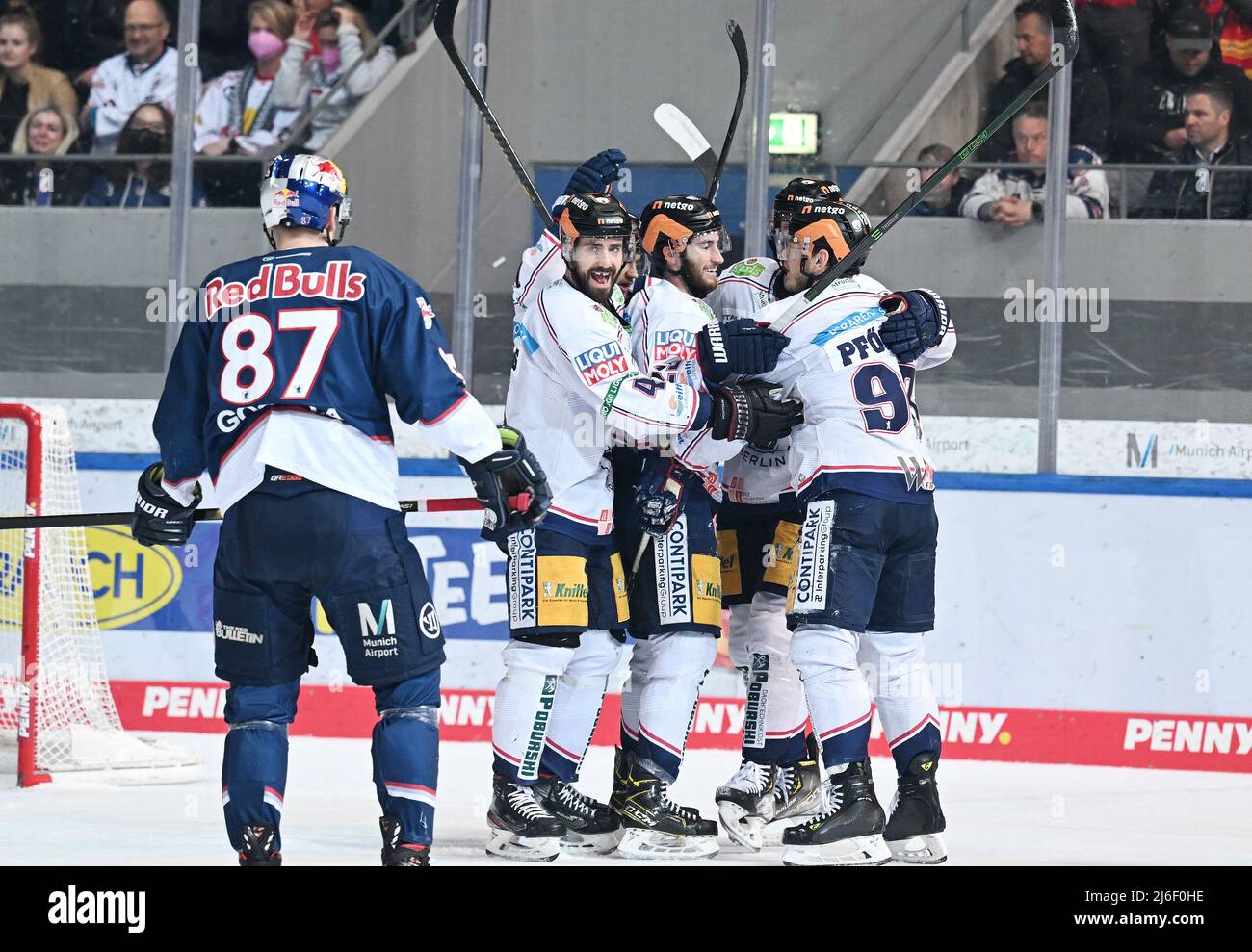 01 May 2022, Bavaria, Munich: Ice hockey: DEL, EHC Red Bull Munich -  Eisbären Berlin, championship round,