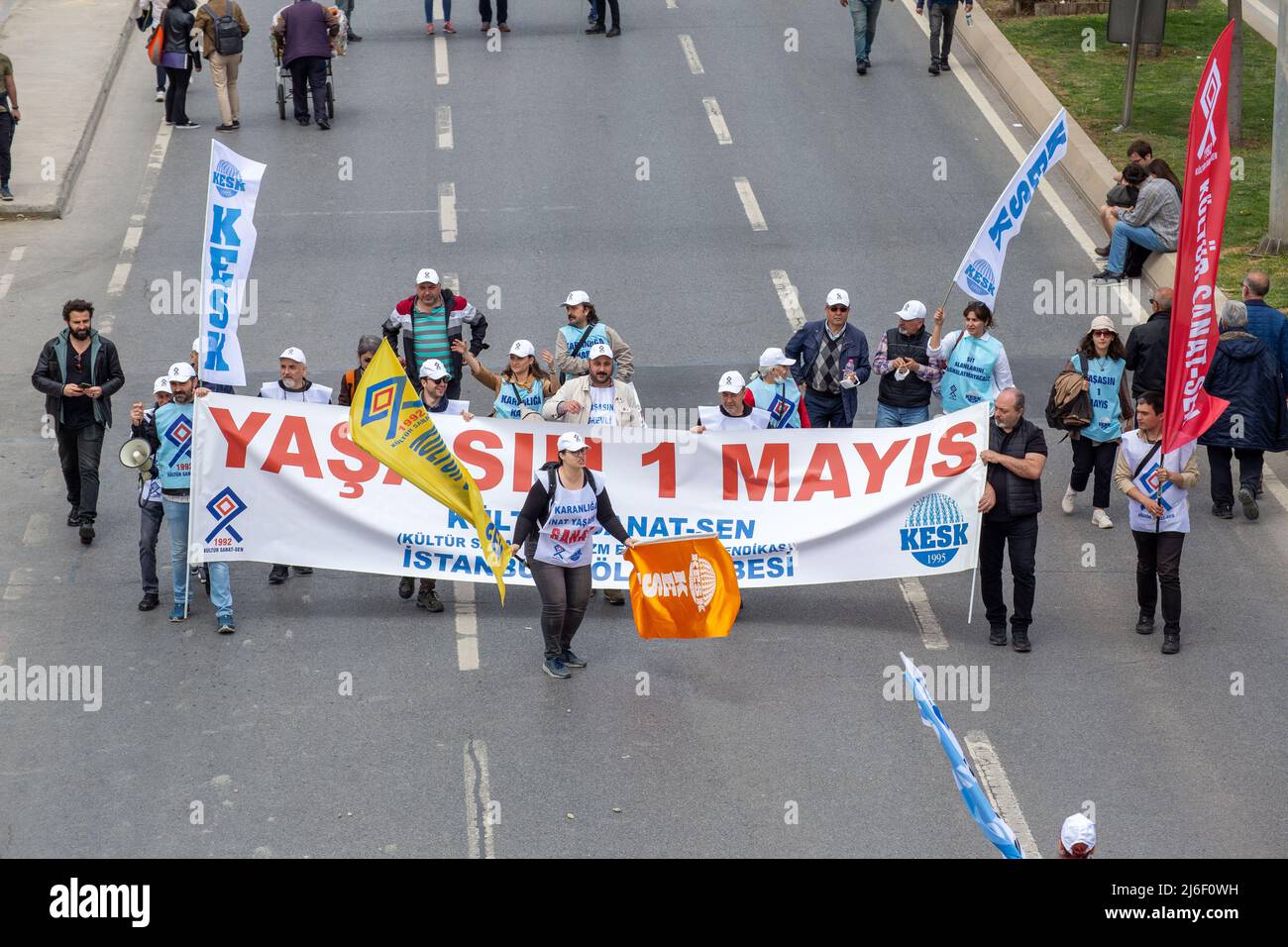 May 1, 2022: While the Governorship of Istanbul did not allow the celebration of May 1 in Taksim this year, workers, unions, labor organizations and political parties who wanted to celebrate May 1, May Day, The International Day of Labour, gathered in the rally area in Maltepe, Istanbul, Turkey on May 1, 2022. Bandista and Ruhi Su Friends Choir took the stage and sang their anthems and songs in the meeting area, which was filled with thousands. (Credit Image: © Tolga Ildun/ZUMA Press Wire) Stock Photo
