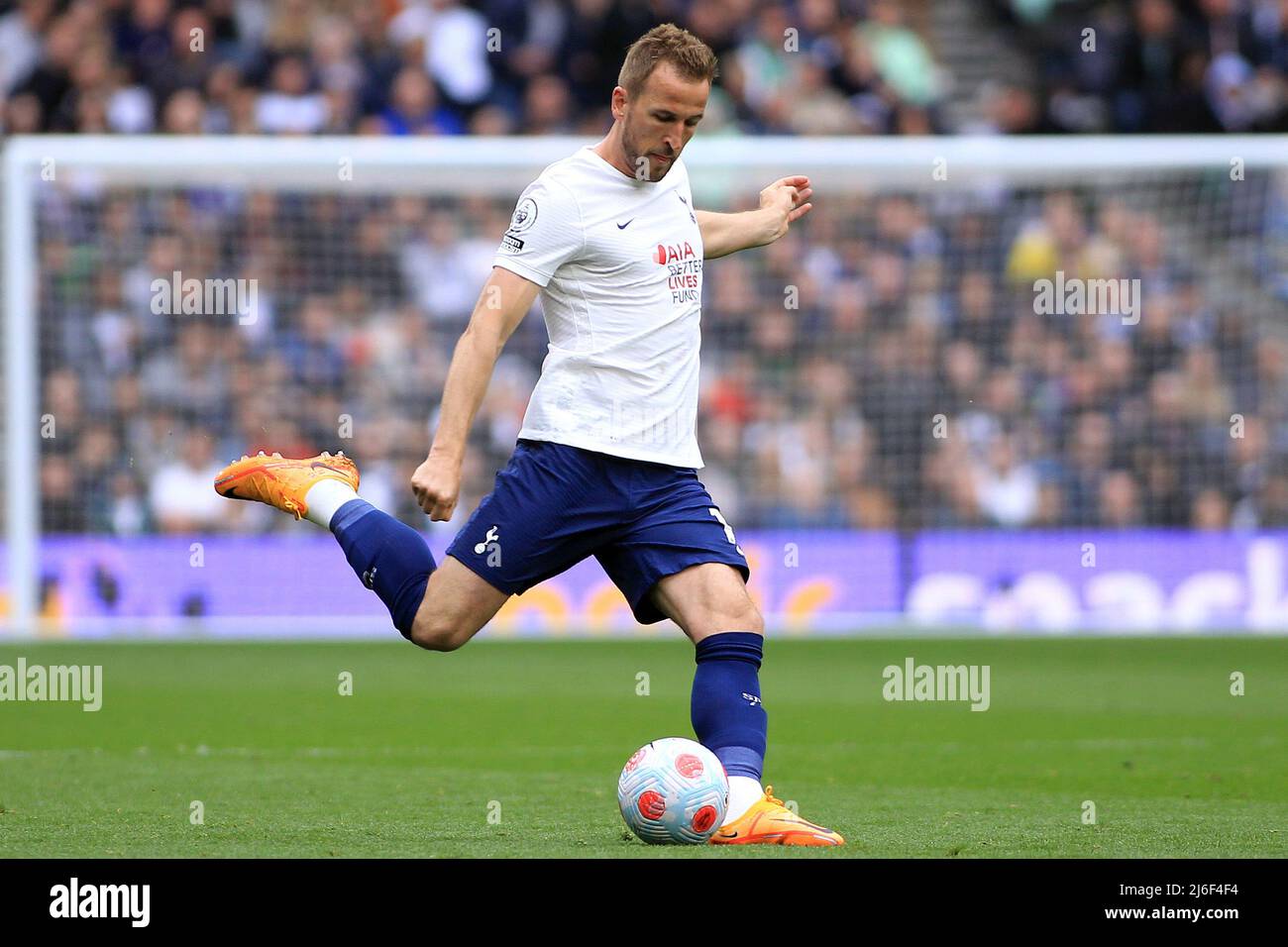 London, UK. 1st May, 2022. Harry Kane of Tottenham Hotspur in action during the game. Premier League match, Tottenham Hotspur v Leicester City at the Tottenham Hotspur Stadium in London on Sunday 1st May 2022. this image may only be used for Editorial purposes. Editorial use only, license required for commercial use. No use in betting, games or a single club/league/player publications. pic by Steffan Bowen/Andrew Orchard sports photography/Alamy Live news Stock Photo