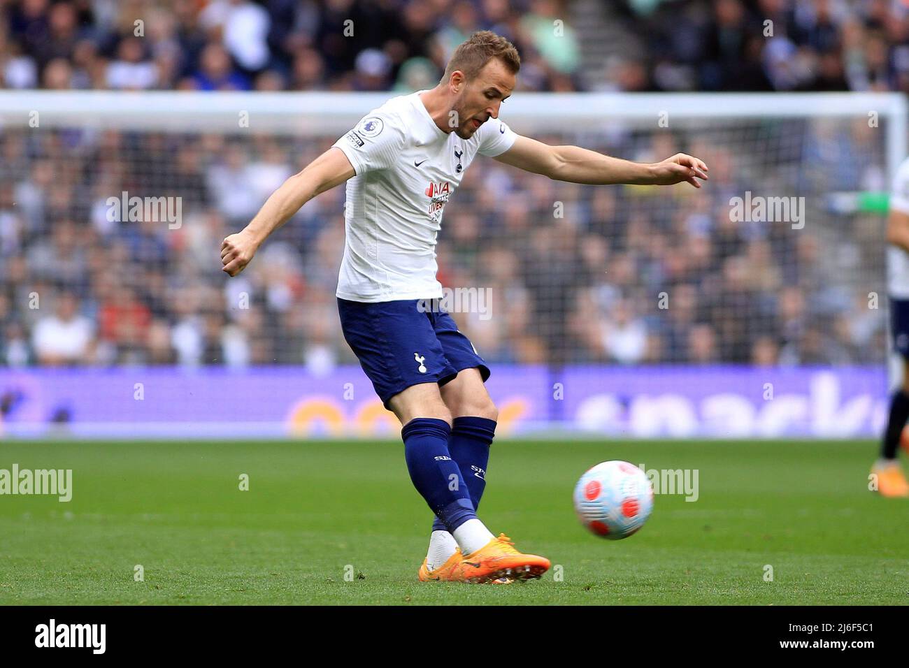 London, UK. 1st May, 2022. Harry Kane of Tottenham Hotspur in action during the game. Premier League match, Tottenham Hotspur v Leicester City at the Tottenham Hotspur Stadium in London on Sunday 1st May 2022. this image may only be used for Editorial purposes. Editorial use only, license required for commercial use. No use in betting, games or a single club/league/player publications. pic by Steffan Bowen/Andrew Orchard sports photography/Alamy Live news Stock Photo