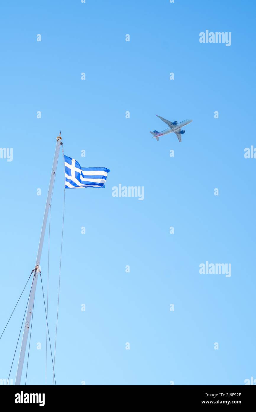 Plane greece flag hi-res stock photography and images - Alamy