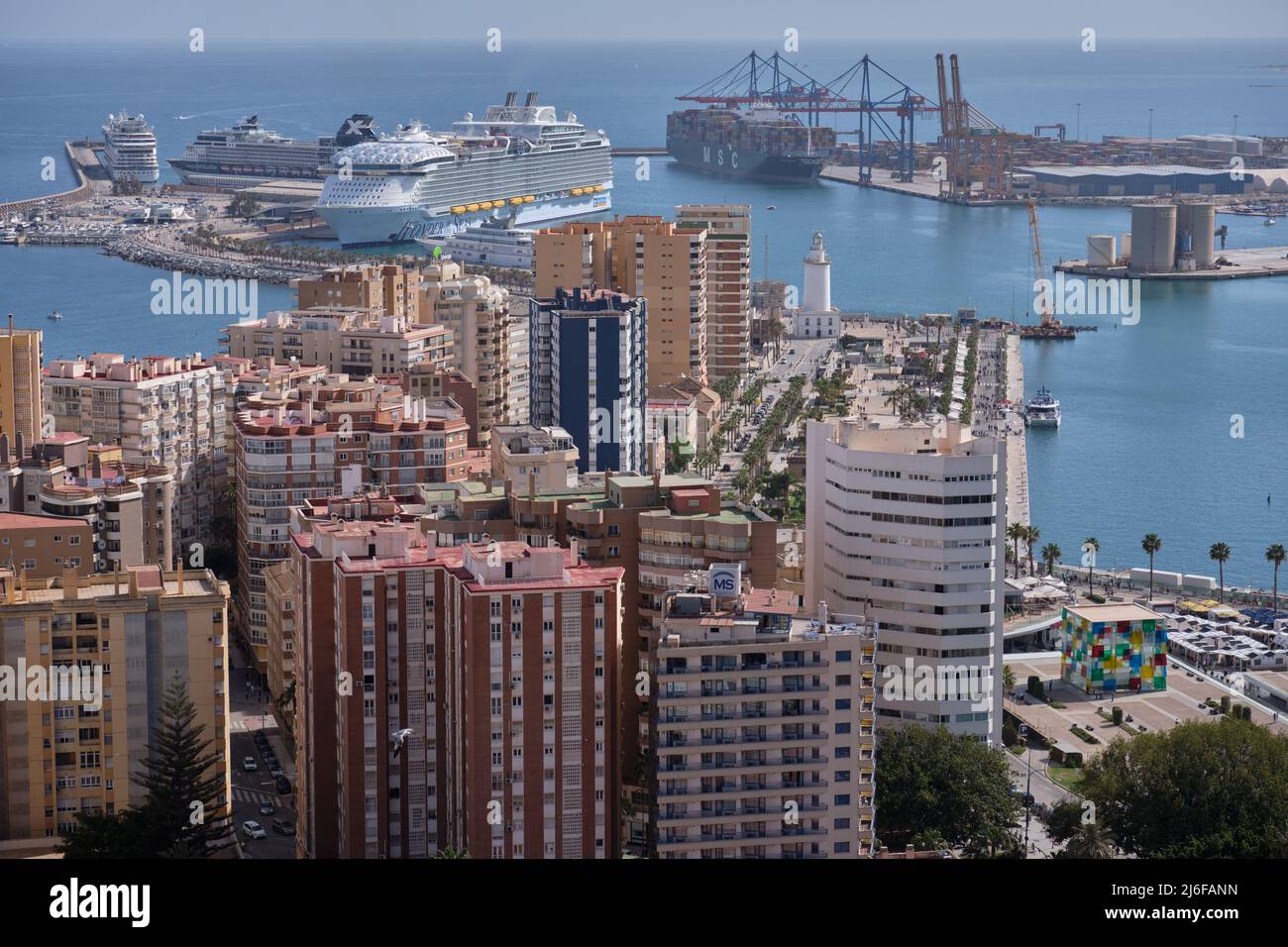 Wonder of the Seas, the world's largest cruise ship for first stop in ...