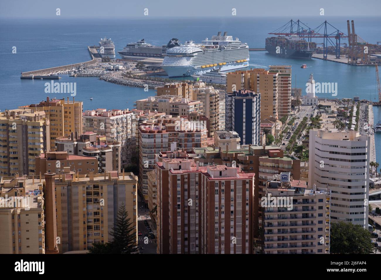 Wonder of the Seas, the world's largest cruise ship for first stop in ...