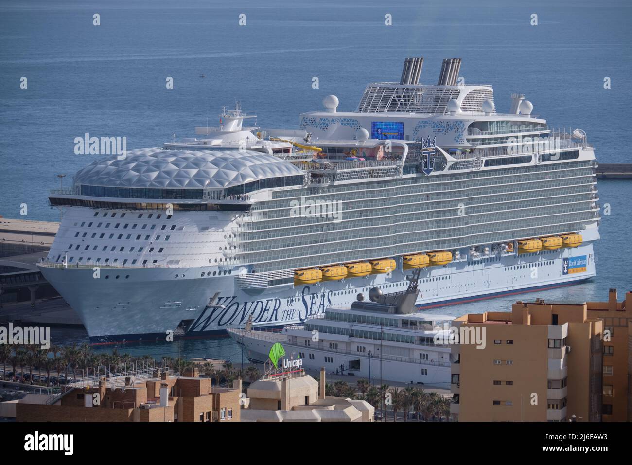 Wonder of the Seas, the world's largest cruise ship for first stop in ...