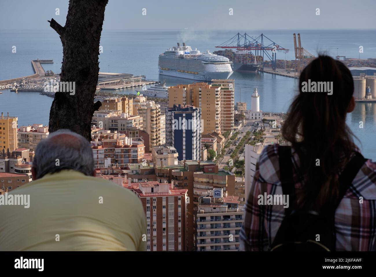 Wonder of the Seas, the world's largest cruise ship for first stop in ...