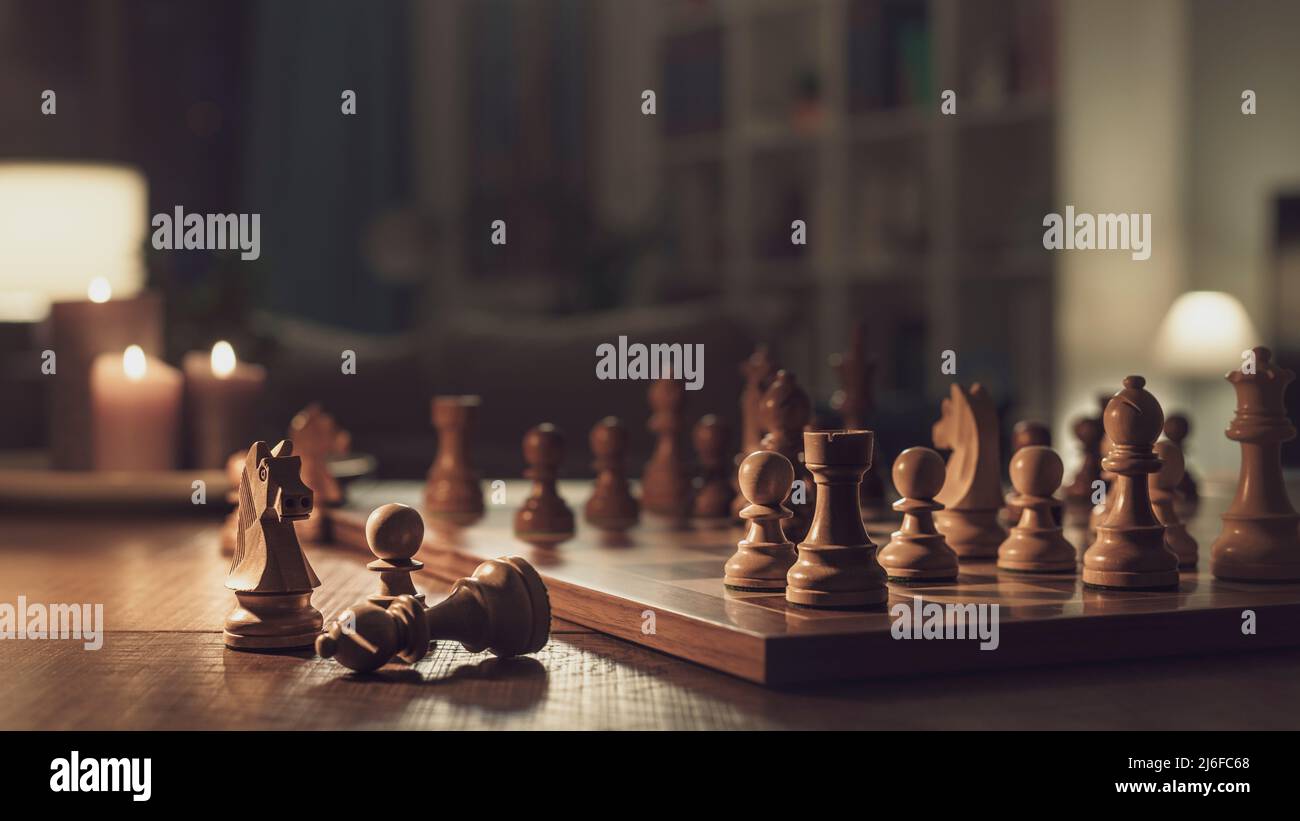 Vintage wooden chess pieces (King and Queen Stock Photo - Alamy