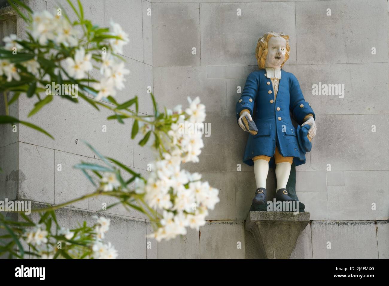 The Bluecoat figures at St Andrew's depict children attending St Andrew's Parochial School, founded in 1696 and located in Hatton Garden since 1721 Stock Photo