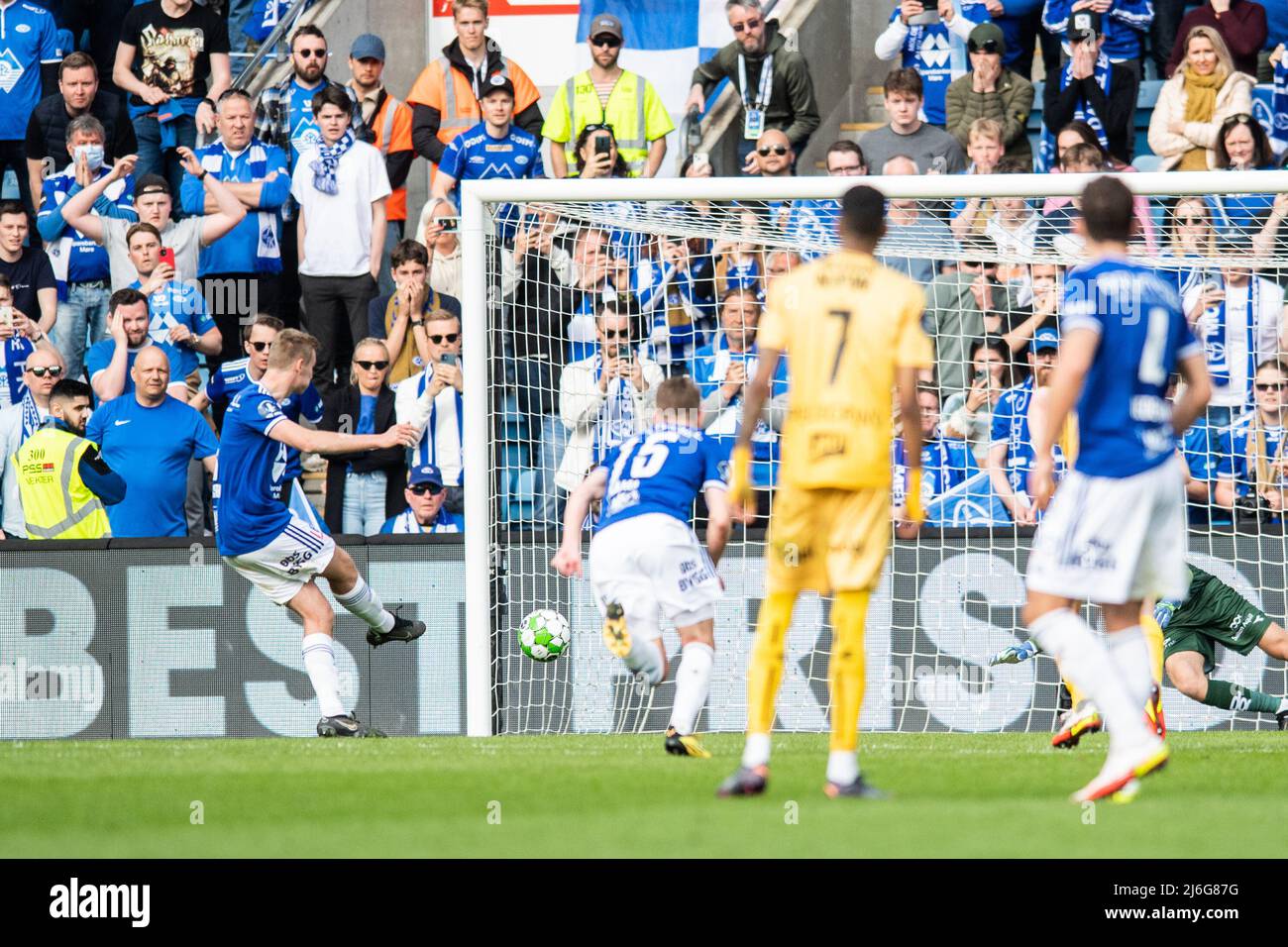 Oslo, Norway. 01st, May 2022. Sivert Heggheim Mannsverk (8) of Molde scores for 0-1 from the penalty spot during the Norwegian Cup final, the NM Menn final, between Bodoe/Glimt and Molde at Ullevaal Stadion in Oslo. (Photo credit: Gonzales Photo - Jan-Erik Eriksen). Credit: Gonzales Photo/Alamy Live News Stock Photo