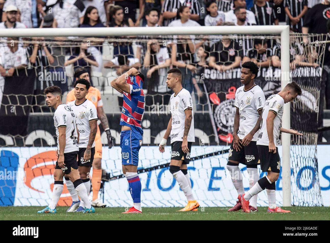 SÃO PAULO, SP - 01.05.2022: CORINTHIANS X FORTALEZA - Lamentation of the Fortaleza player during the game between Corinthians and Fortaleza held at Neo Química Arena in São Paulo, SP. The match is valid for the 4th round of the Brasileirão 2022. (Photo: Marco Galvão/Fotoarena) Stock Photo