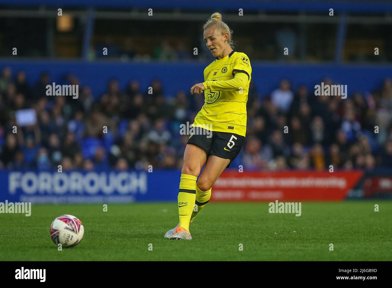 Sophie Ingle #5 of Chelsea Women passes the ball forward  in Birmingham, United Kingdom on 5/1/2022. (Photo by Gareth Evans/News Images/Sipa USA) Stock Photo