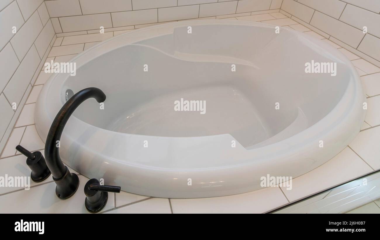 Panorama Alcove bathtub with deck mounted faucet and subway tiles