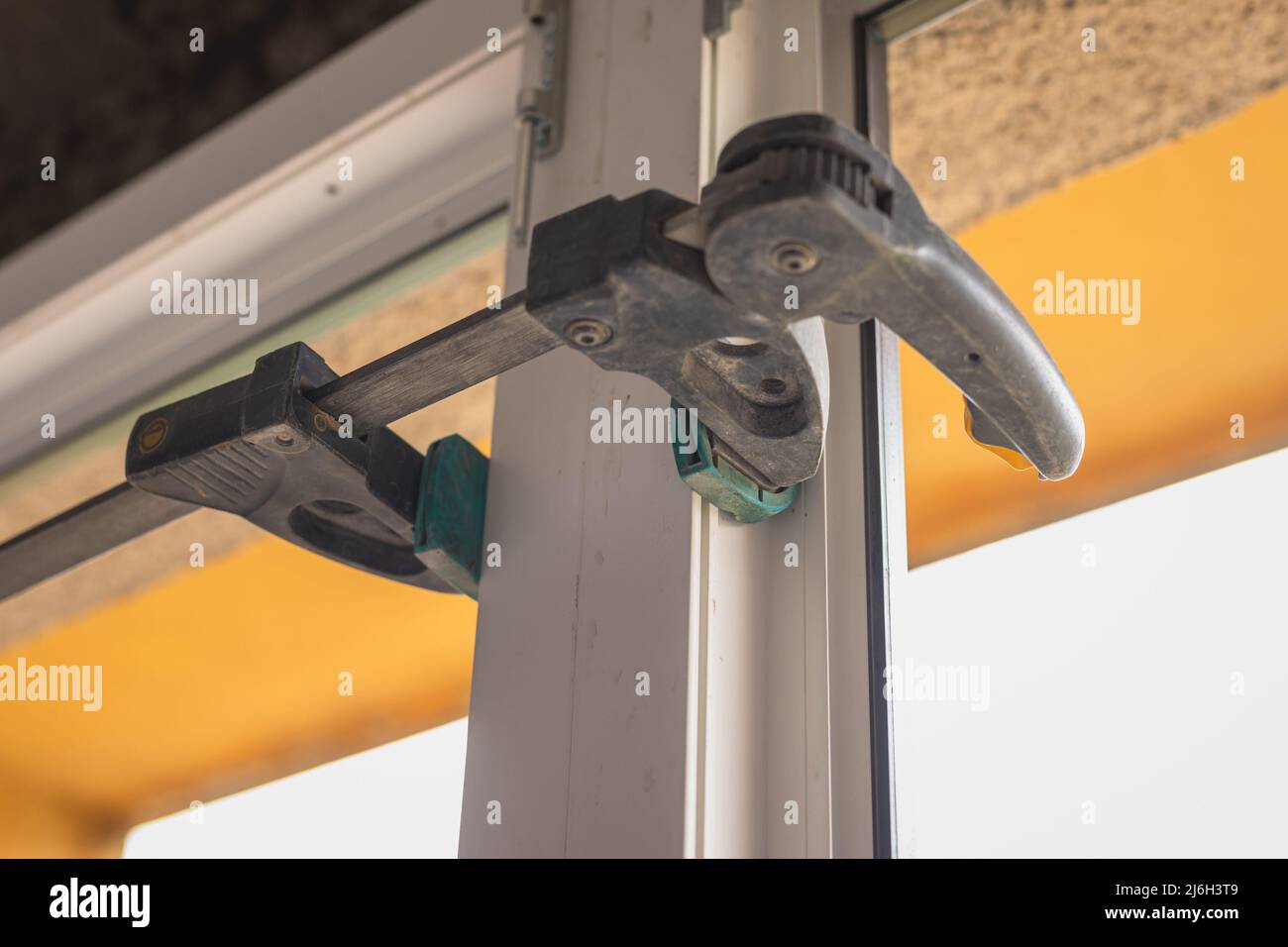 Using a metal clamp to clamp new windows together while being drilled one onto each other