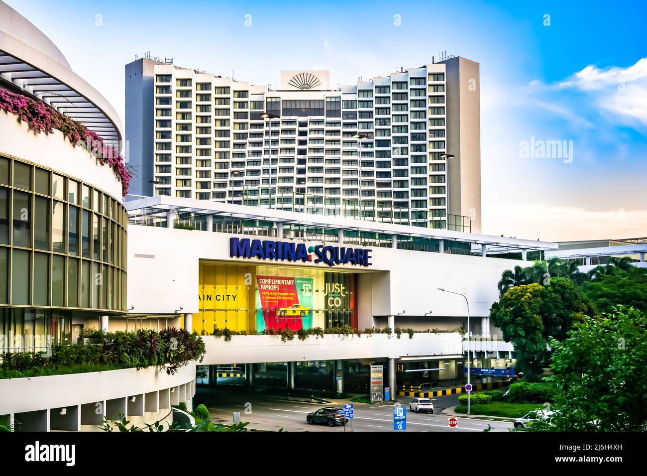 Marina Square mall with Mandarin Oriental Hotel in the back Stock Photo
